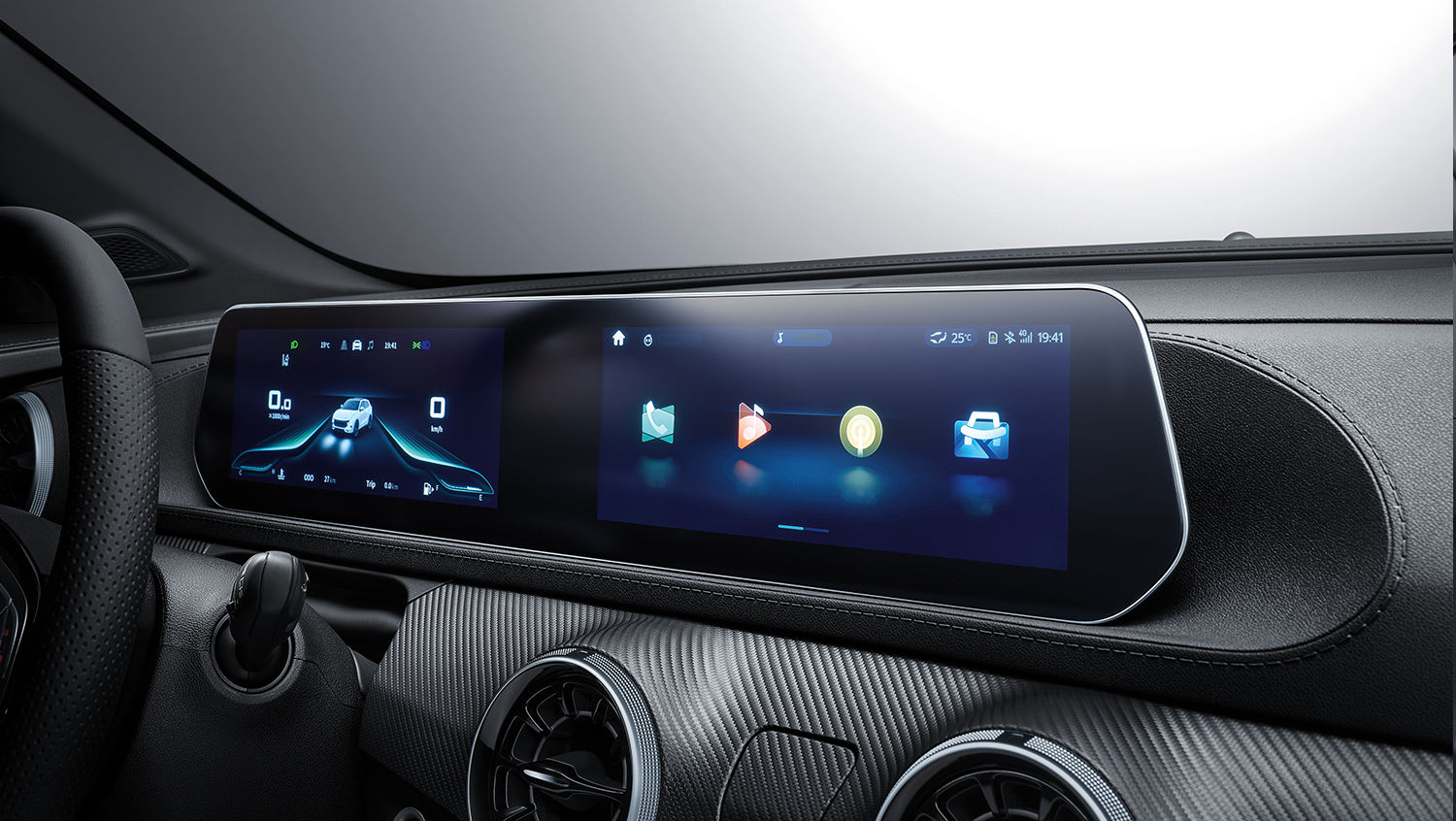 Le stupende plance elettroniche delle nuove auto Forthing da Reduzzi Motor a Treviglio - Villadadda